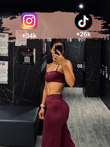 Roxana azi, cu peste 34.000 de urmăritori pe Instagram și 26.000 pe TikTok